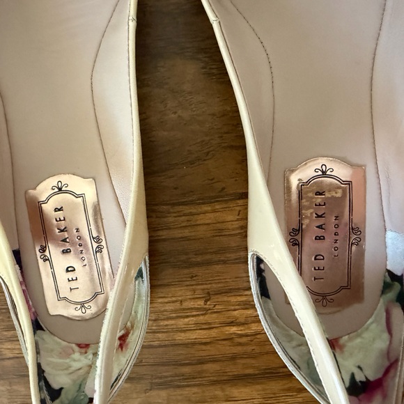 TED BAKER LONDON Dabih Cutout Pointy Toe Flat 39.5 - Picture 4 of 7